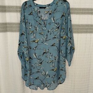 Tahari Woman 1X Bird 🐦 Blouse 3/4 Sleeves Open V Neck Flowing flattering fit